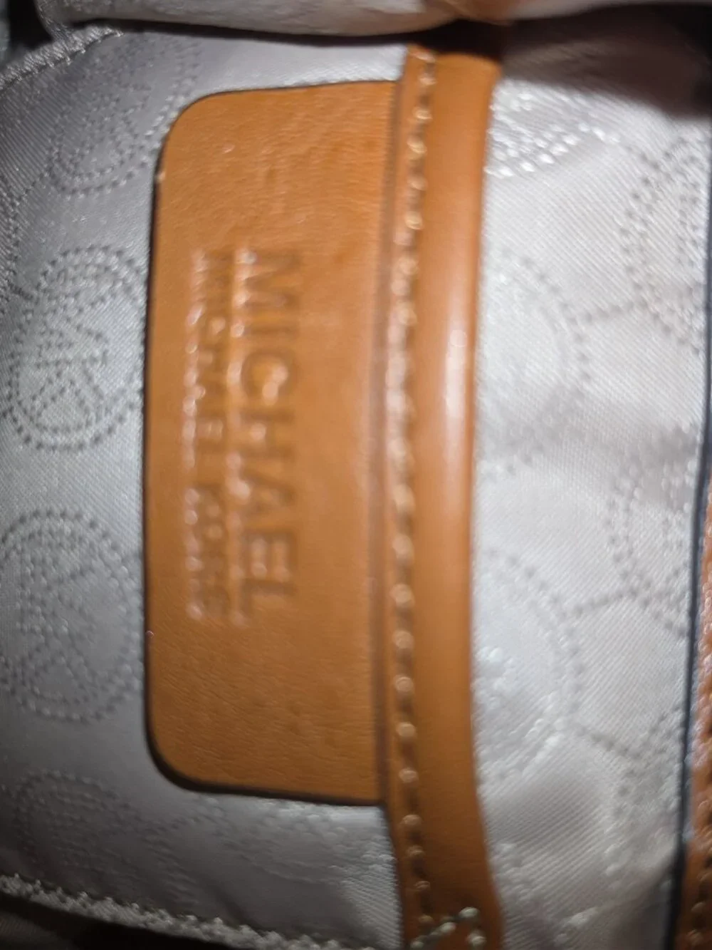 Michael Kors Jules drawstring bucket bag - Picture 5 of 6